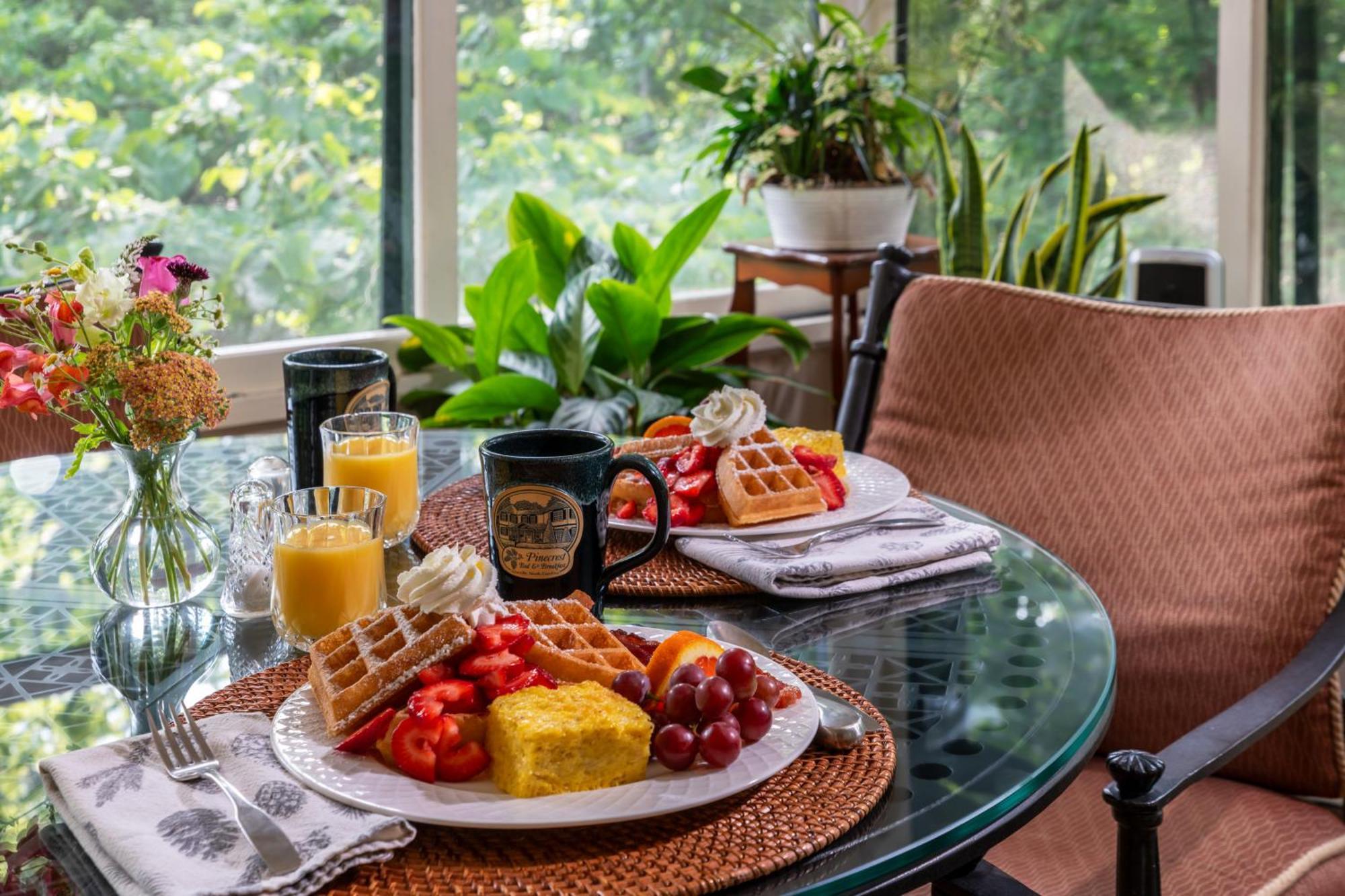 Pinecrest Bed & Breakfast Asheville Exteriör bild